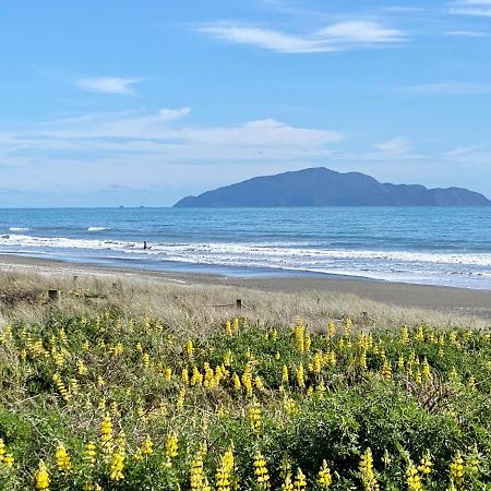 Otaki Beachfront Getaway Exterior foto