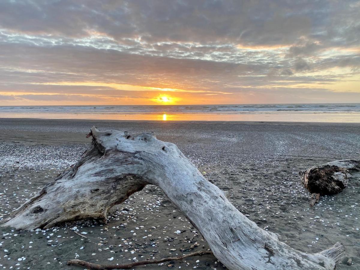 Otaki Beachfront Getaway Exterior foto