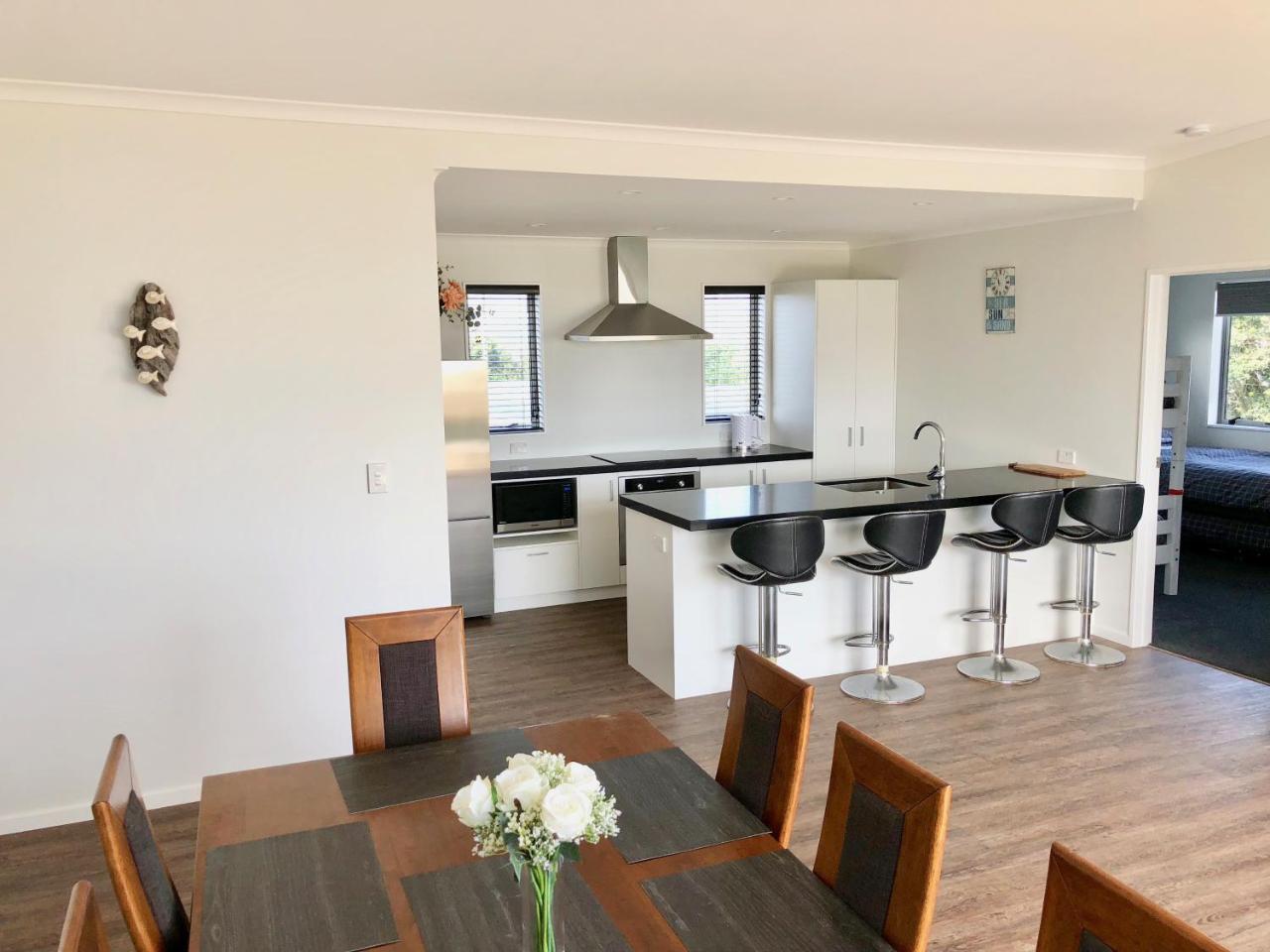 Otaki Beachfront Getaway Exterior foto
